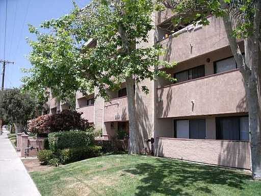 1st image of 4041 Oakcrest Dr Unit 106