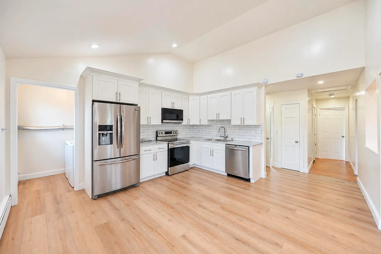 5 bed, 1500 sqft, $4,500 — Photo 3