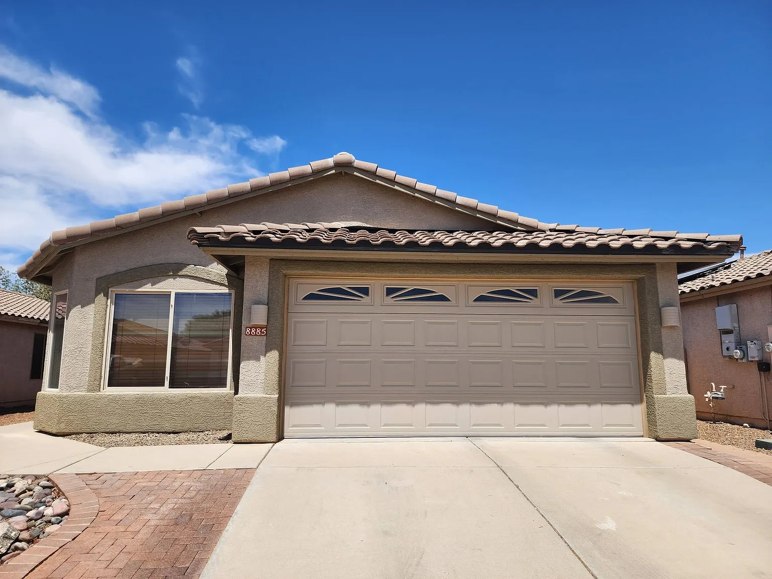 3 bed, 1332 sqft, $2,100 — Photo 1