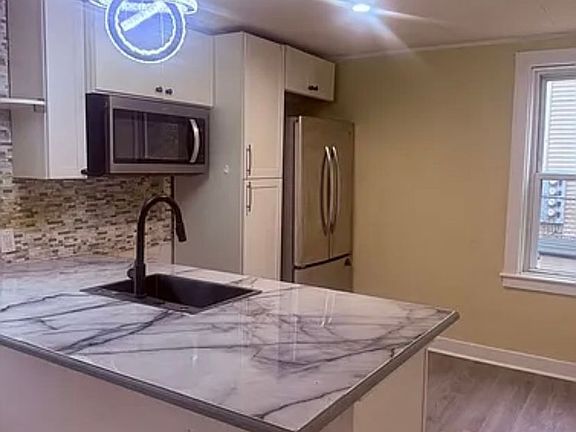 3rd image of 430-432 Norwich Ave #430