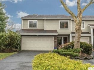 61 Boathouse Ln, Bay Shore, NY 11706