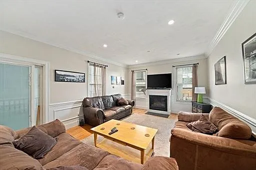 179 W 5th St #1 — Photo 10