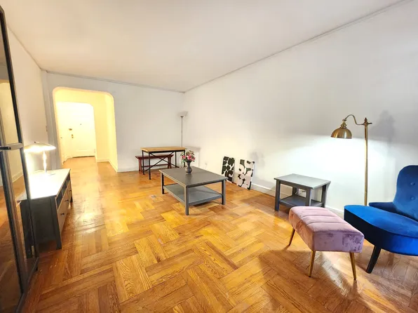 2191 Bolton Street image 6 of 12