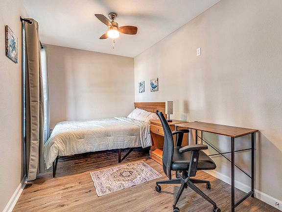 Room Includes: WorkSpace, Ceiling Fan, Bedding