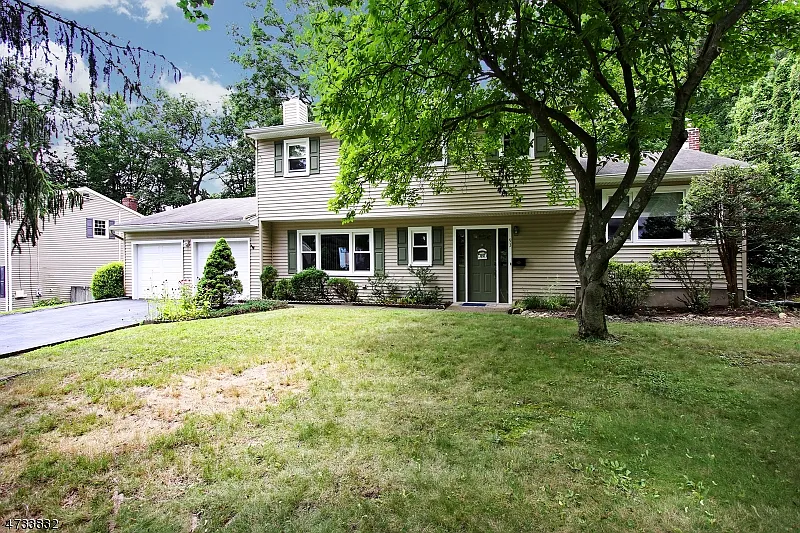 93 Leamoor Dr photo 1