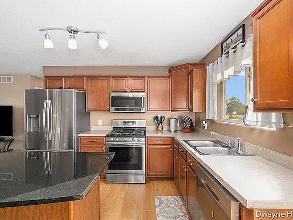 3rd image of 23 Berreta Dr