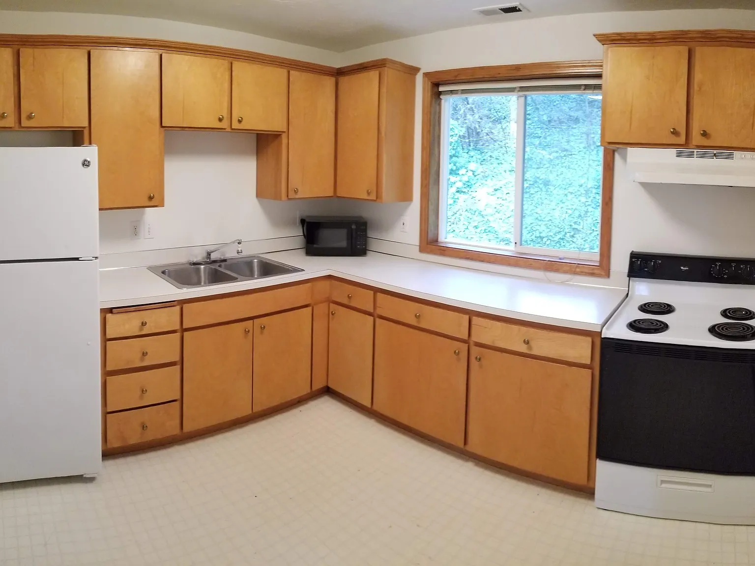 1 bed, 1200 sqft, $750 — Photo 2