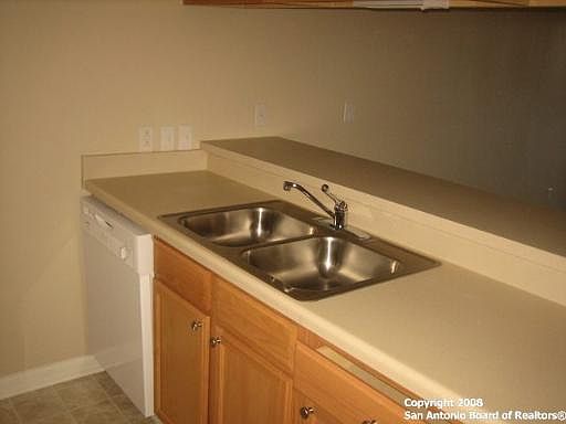 5th image of 10527 PERRIN BEITEL #104 E