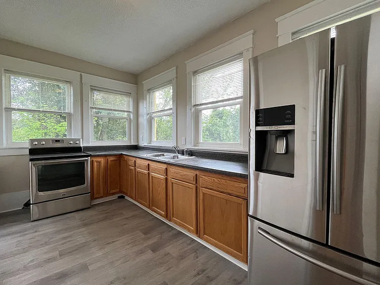 2402 Clifton St NW — Photo 2