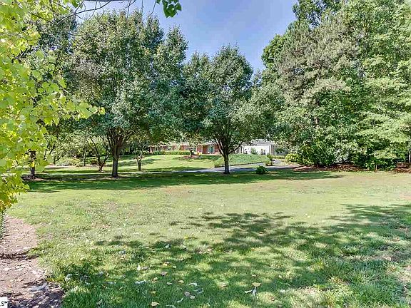 3rd image of 105 Terramont Dr