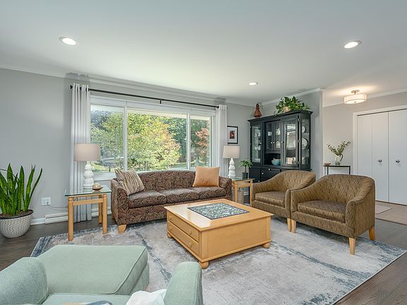4th image of 6612 Evergreen St