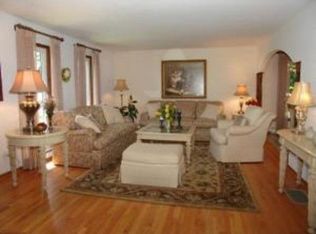 17W500 White Pine Rd, Addison, IL 60101