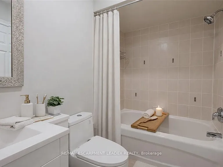 7 Hollinrake Ave — Photo 7