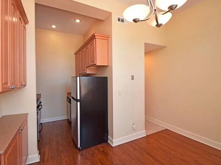 2152 Gilbert Ave #3 — Photo 3