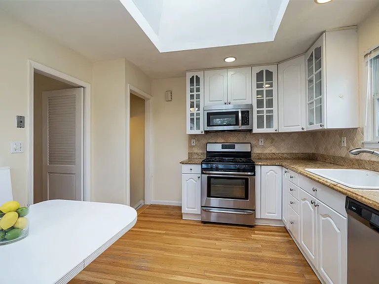 7 Susan Ct — Photo 8