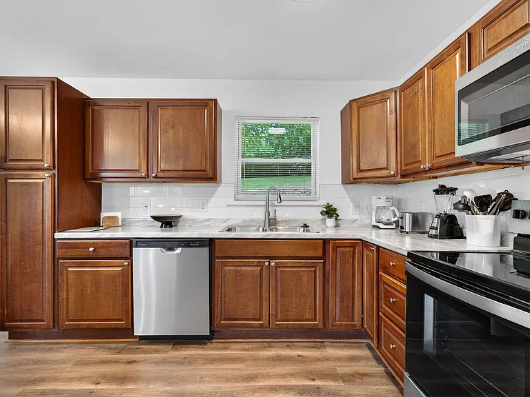 16 Lansing Ave — Photo 19