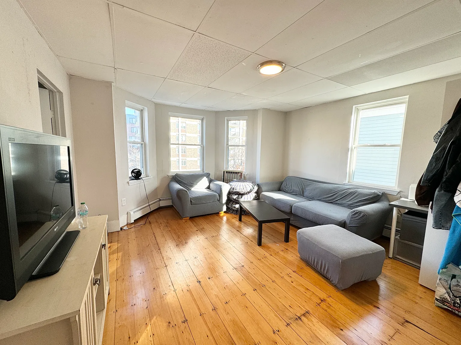 3 bed, 1.5 bath, 1200 sqft, $5,000 — Photo 3