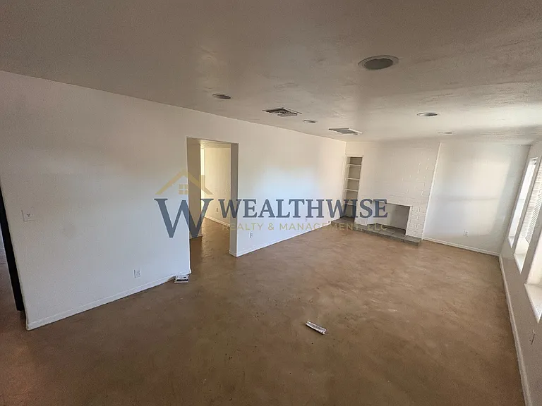 216 E Waverly St — Photo 5