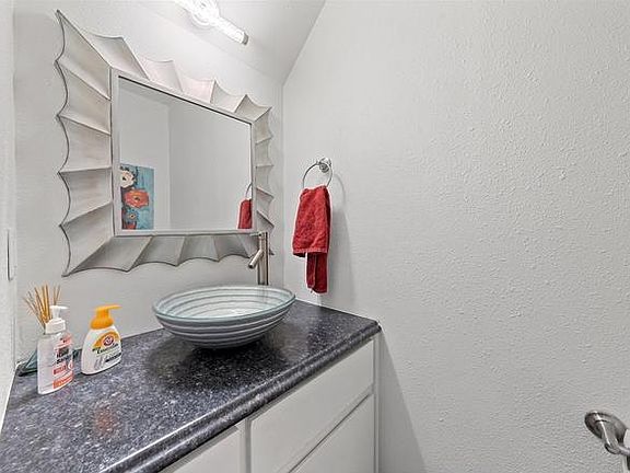 3rd image of 1226 Baylor Ave APT 104