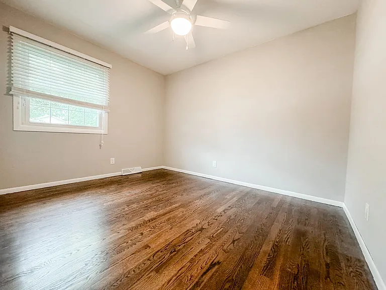 202 S Walbridge Ave — Photo 5