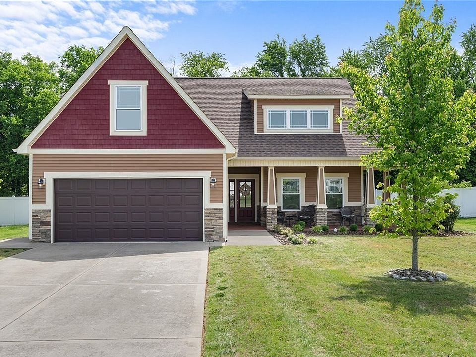 1st image of 640 Laurel Ln