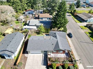 2013 10th St, Florence, OR 97439