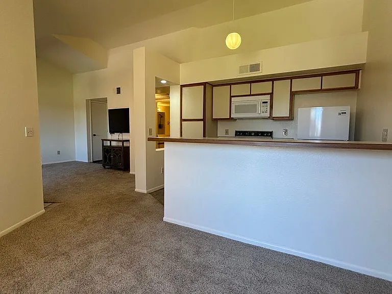 1698 W Wood Bridge Ct — Photo 11