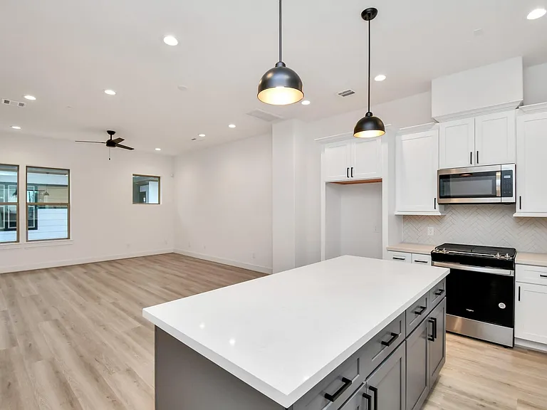 2313 Eagle St — Photo 13