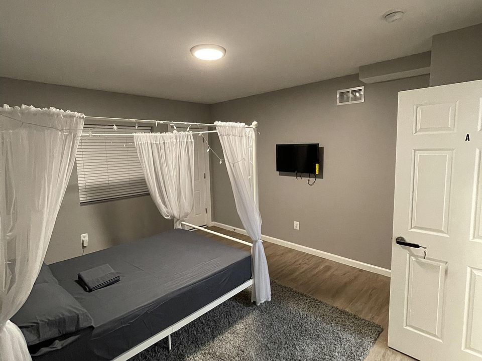 Room A / Queen Bed / Tv