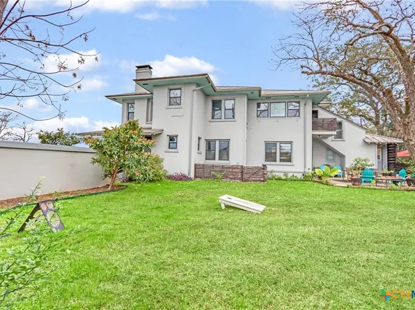 503 S Austin St, Seguin, TX 78155