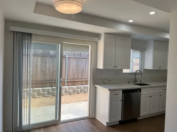 Renovated Townhomes in the Heart of Encinitas, 1405 N Vulcan Ave APT 3, Encinitas, CA 92024