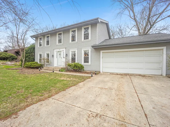 1970 Green Trails Dr, Lisle, IL 60532