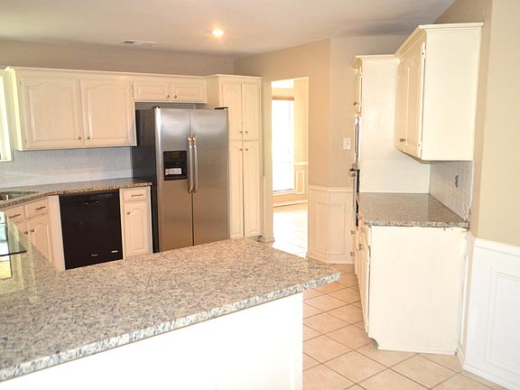 3rd image of 1391 Emerald Cir