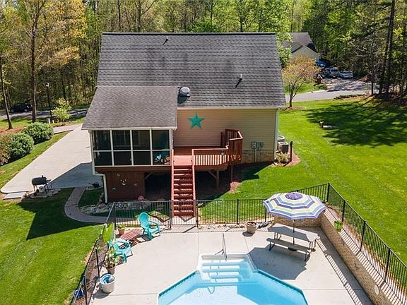 4th image of 273 Madelyn Dr