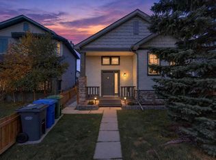 43 S Cimarron Meadows Bay, Okotoks, AB T1S 1T3