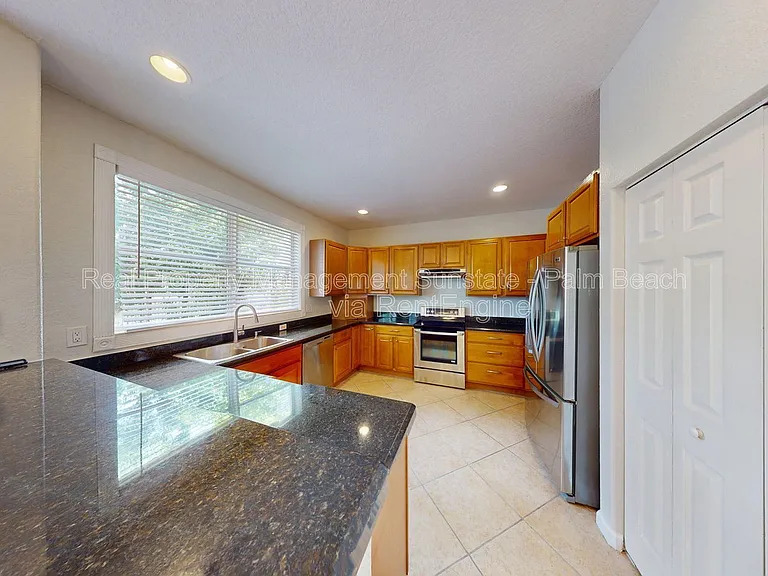 6786 Aliso Ave — Photo 10