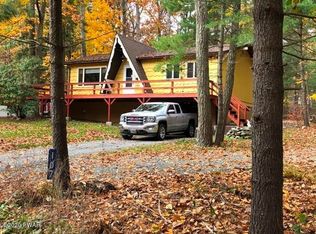 107 Palm Dr, Dingmans Ferry, PA 18328