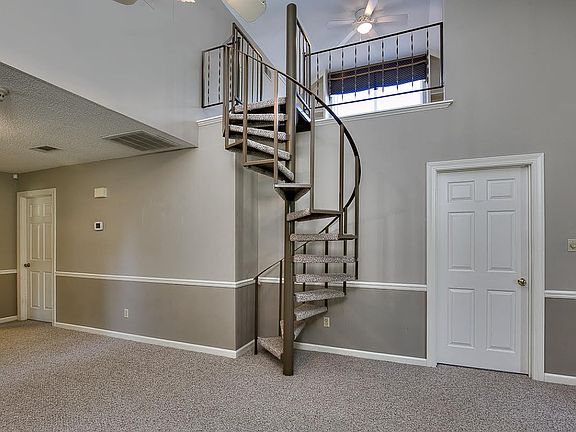 5th image of 10917 Downey Dr
