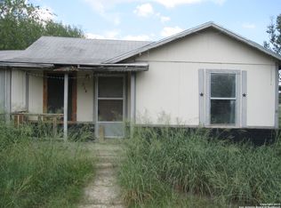 514 Davis Ave, Devine, TX 78016