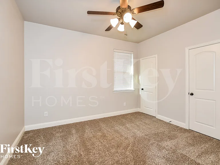 293 Arbury Dr — Photo 10