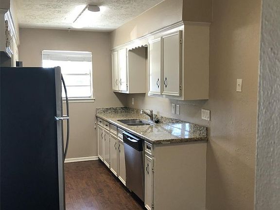 5th image of 205 Bucknell Ct