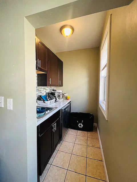 4 bed, 9999 sqft, $2,800 — Photo 2
