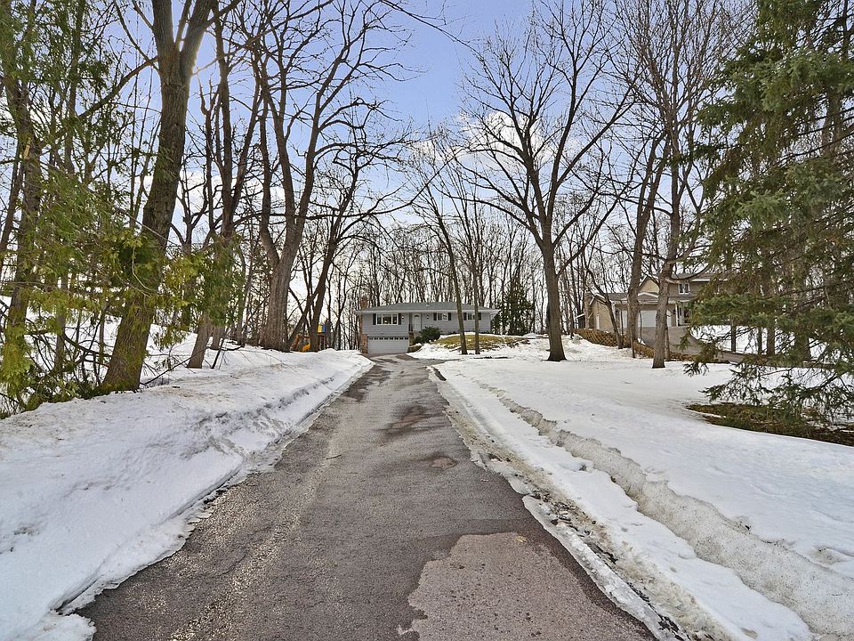 Welcome to the wooded privacy of 3932 Tonkawood Road