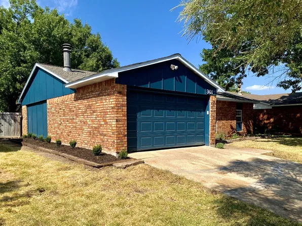 301 Rockcrest Dr, Mesquite, TX 75150