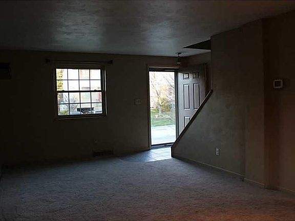 5th image of 221 Valley Stream Dr