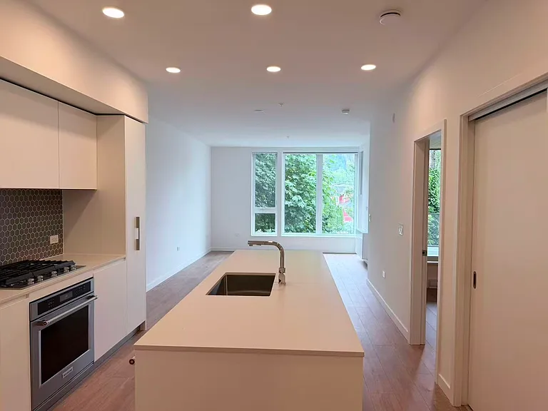 1500 Scott Cres #408 — Photo 1