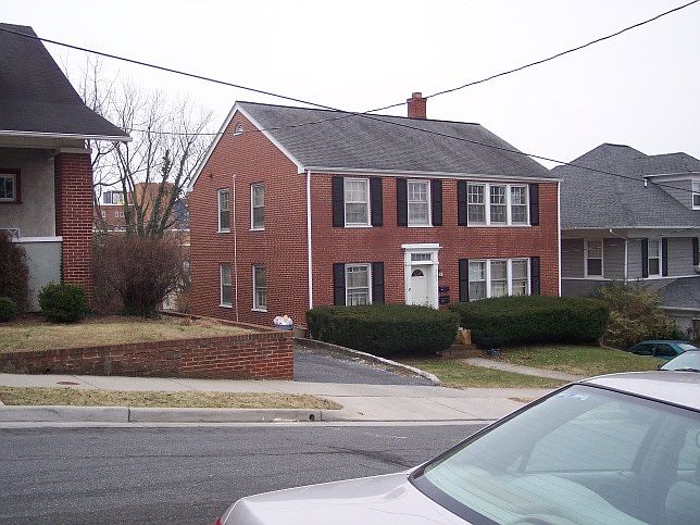 1st image of 261 E Grattan St