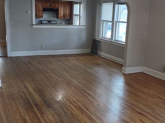 4th image of 2829 Pillsbury Ave S #1