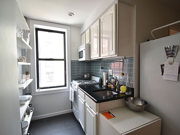 5th image of 167 Elizabeth St #3A
