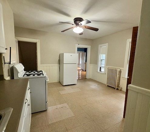 3rd image of 137 Lynde St #2